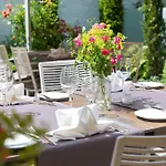 Отель Akzent Restaurant Altdorfer Hof 4*