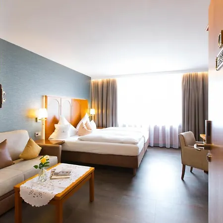 Akzent Restaurant Altdorfer Hof 酒店 4*