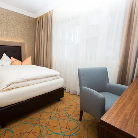 Hotel Akzent Restaurant Altdorfer Hof 4*