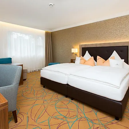 Hotel Akzent Restaurant Altdorfer Hof 4*