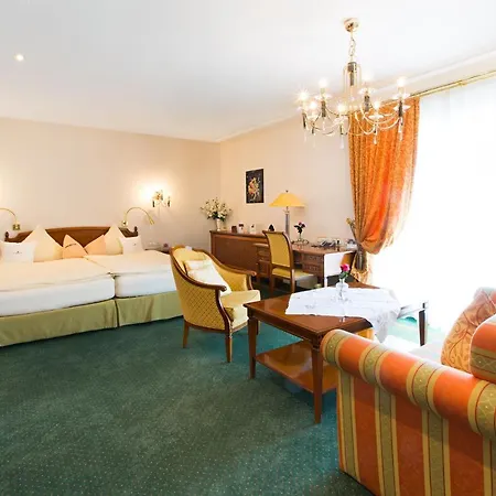 호텔 Akzent Restaurant Altdorfer Hof 4*