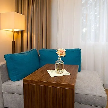 فندق Akzent Restaurant Altdorfer Hof 4*