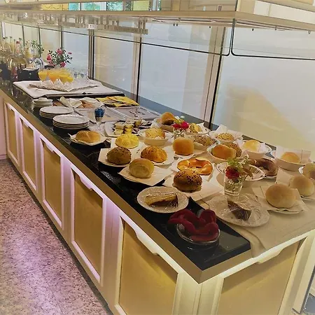 Hotel Akzent Restaurant Altdorfer Hof 4*