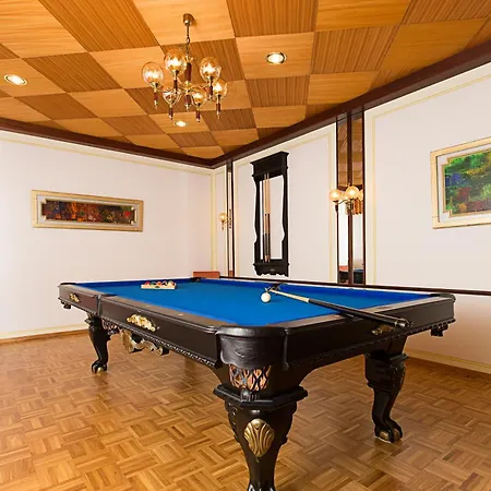 Akzent Restaurant Altdorfer Hof Otel 4*