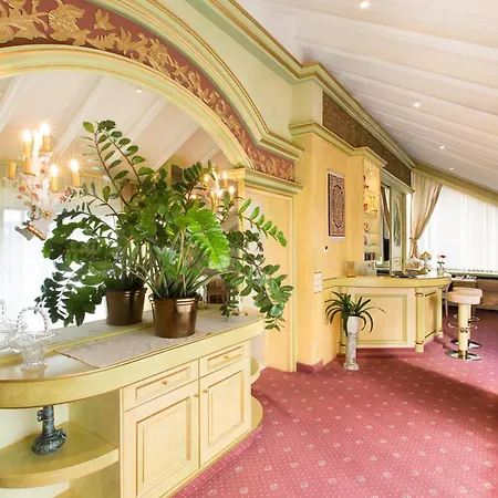 Akzent Restaurant Altdorfer Hof ホテル