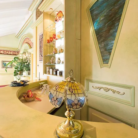 Akzent Restaurant Altdorfer Hof 酒店 4*