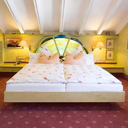 Hotel Akzent Restaurant Altdorfer Hof 4*