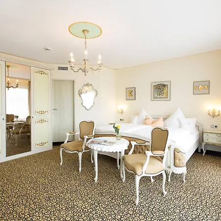 ホテル Akzent Restaurant Altdorfer Hof