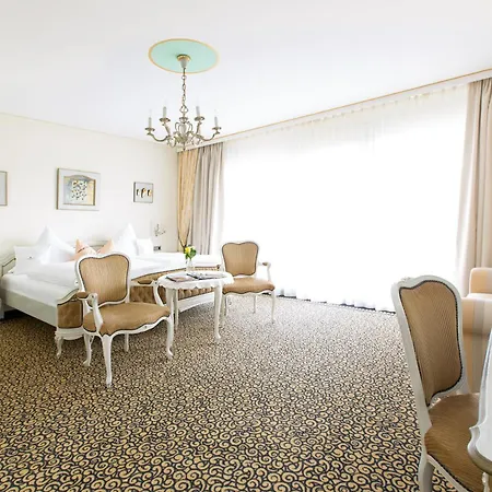 Akzent Restaurant Altdorfer Hof فندق 4*