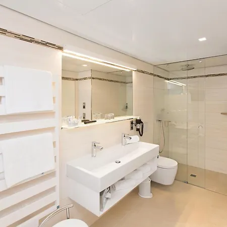 Akzent Restaurant Altdorfer Hof Otel 4*