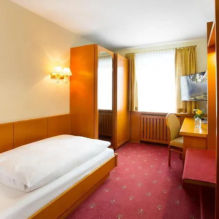 호텔 Akzent Restaurant Altdorfer Hof 4*