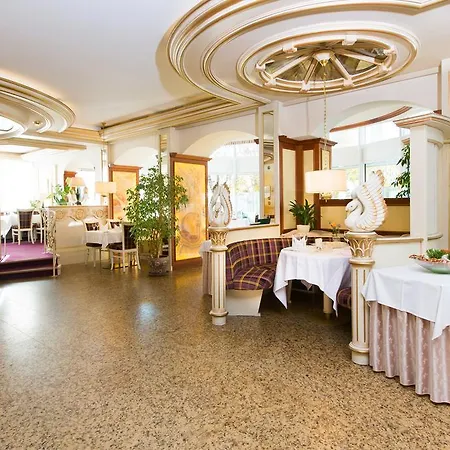 Akzent Restaurant Altdorfer Hof 酒店 韦因加尔滕