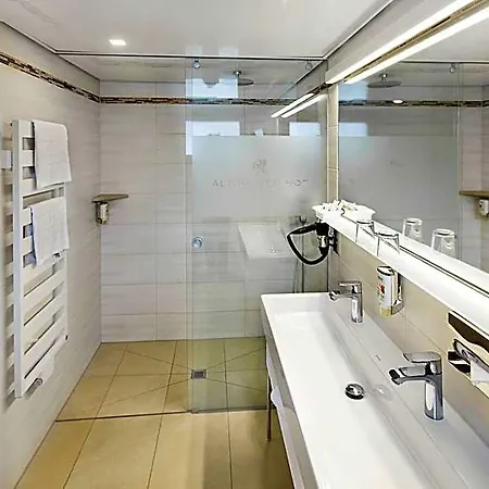 Hotel Akzent Restaurant Altdorfer Hof 4*