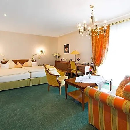 Hotel Akzent Restaurant Altdorfer Hof 4*