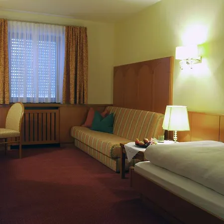 Akzent Restaurant Altdorfer Hof 4*