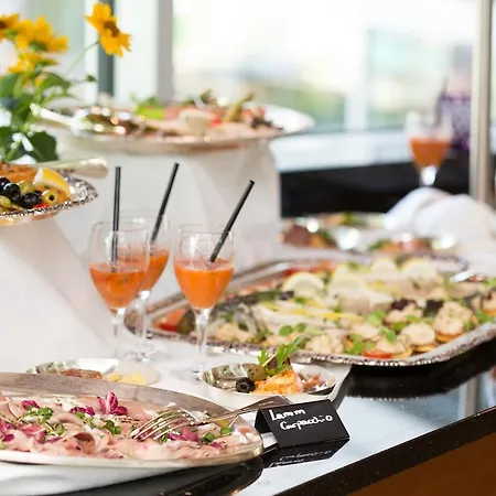 Akzent Restaurant Altdorfer Hof 酒店 4*