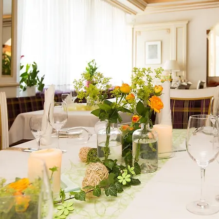 호텔 Akzent Restaurant Altdorfer Hof 4*
