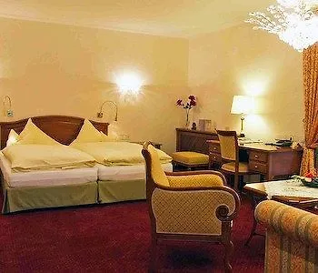 Hotel Akzent Restaurant Altdorfer Hof 4*