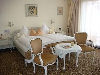 Hotel Akzent Restaurant Altdorfer Hof 4*