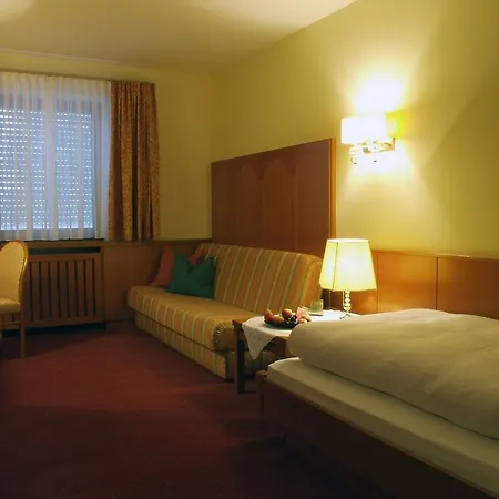 Akzent Restaurant Altdorfer Hof 4* 韦因加尔滕