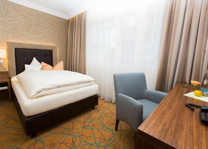 ホテル Akzent Restaurant Altdorfer Hof 4*