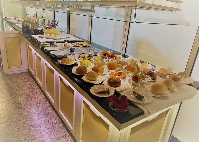 ホテル Akzent Restaurant Altdorfer Hof 4*