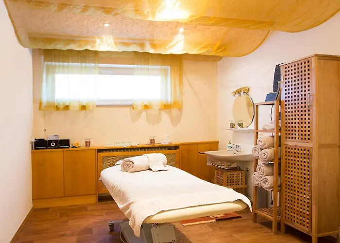 Akzent Restaurant Altdorfer Hof ホテル 4*