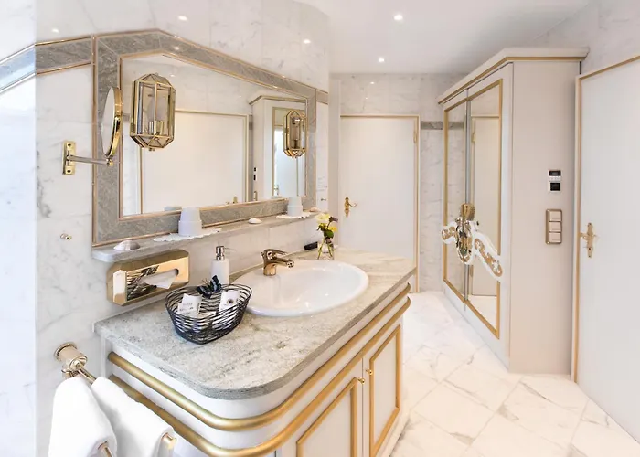 Akzent Restaurant Altdorfer Hof 4*