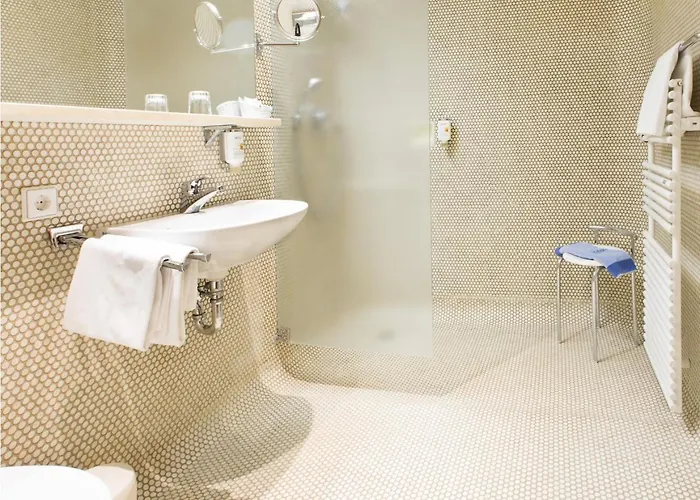 Akzent Restaurant Altdorfer Hof ホテル