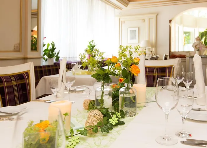 ホテル Akzent Restaurant Altdorfer Hof 4*