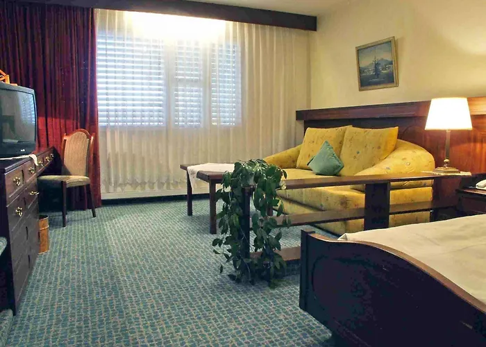 Akzent Restaurant Altdorfer Hof Hotell