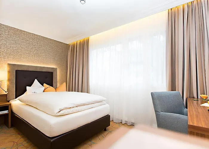 ホテル Akzent Restaurant Altdorfer Hof 4*