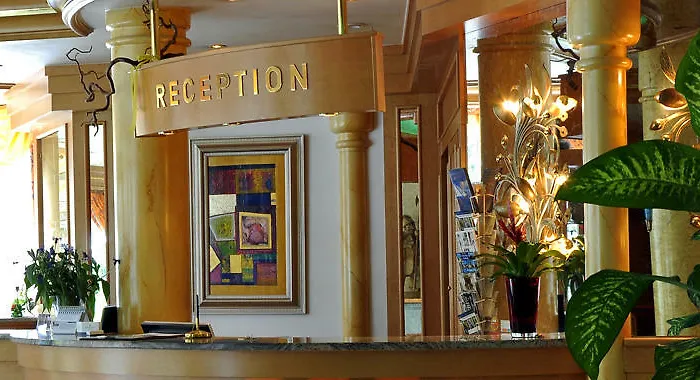 ホテル Akzent Restaurant Altdorfer Hof